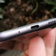 La carga es por USB-C. En la parte superior está el jack de audio de 3,5mm